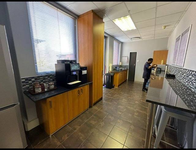 BUSINESS PROPERTY TO RENT IN CONSTANTIA KLOOF